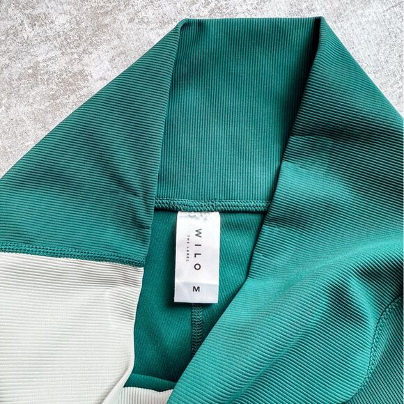 Wilo Green Ribbed Cross Over Waist Crop Leggings Size Medium - Picture 6 of 7